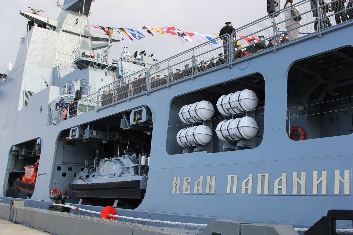   Боевой ледокол «Иван Папанин»