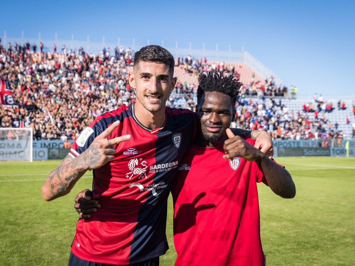    Футболисты "Кальяри"© пресс-служба клуба "Кальяри"