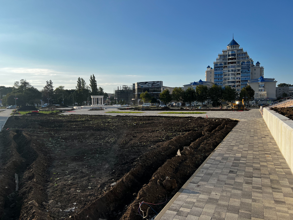 Инга как всегда на первом плане