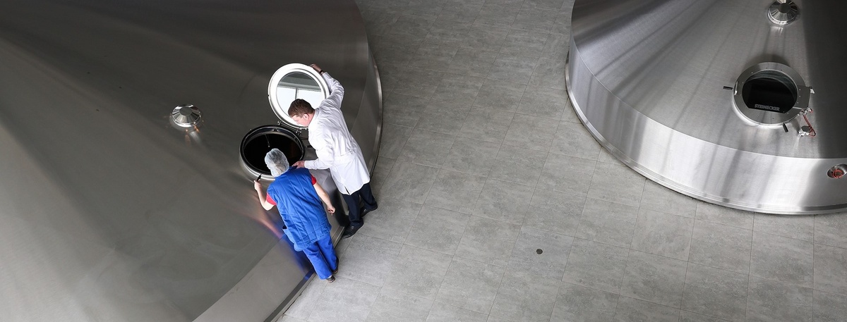    Сотрудники пивоваренного завода в варочном цехе, архивное фото для иллюстрации. Автор фото: Егор Алеев / ТАСС