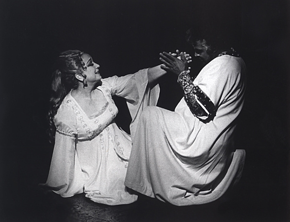 Тамара Милашкина и Владимир Атлантов в опере "Отелло". Фото из музея Большого театра