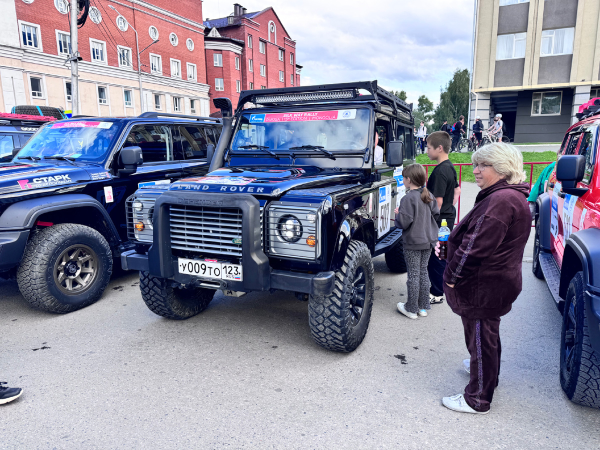 Фото с мероприятия . Дефендер- огонь!