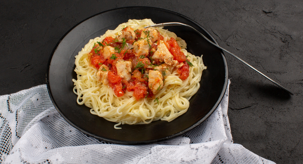 Подлива из курицы: секреты идеального соуса для макарон, гречки и картофельного пюре