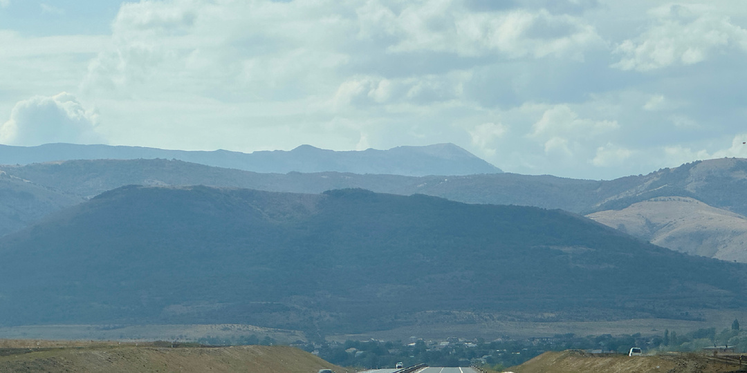 Показываю самую красивую дорогу в Крыму.