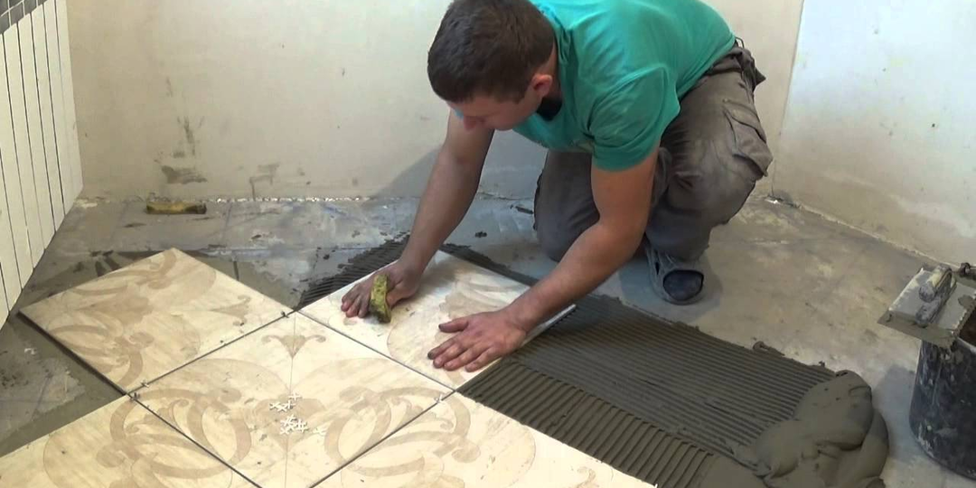 С угла или с центра: откуда начинать класть плитку, чтобы не жалеть?