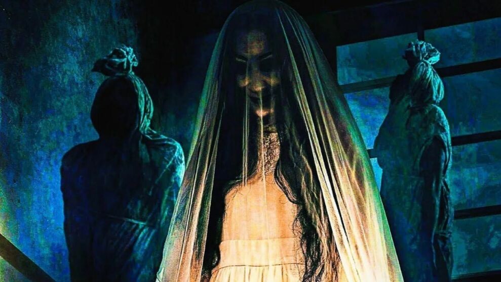 История многоэтажного дома, охваченного злом. Это зло проникает в каждую квартиру. Цепляется за каждого человека. Первый ужастик за несколько лет, от которого пробрало до мурашек. Вся атмосфера пропитана ожиданием смерти и отчаянием. Зашёл на все 100%.                                                               