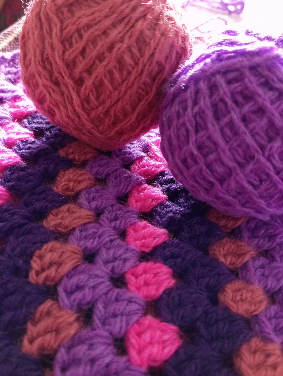 Нитки яркие, из запасов. 