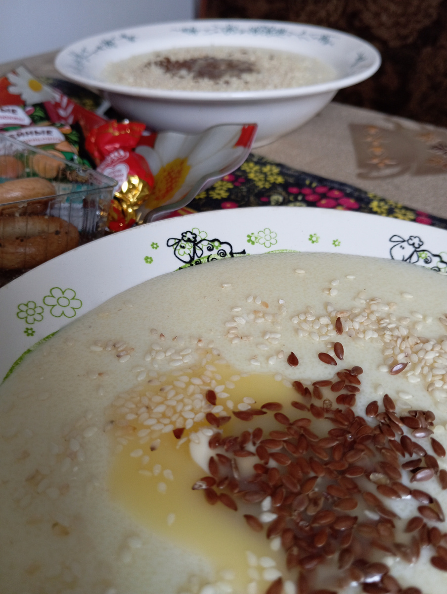 Манная, с кунжутом и льном. И маслом :) 