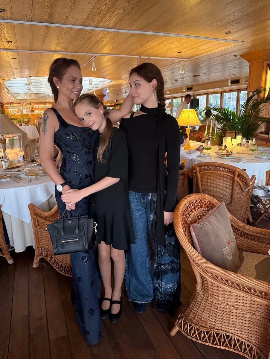    МакSим c дочерьми