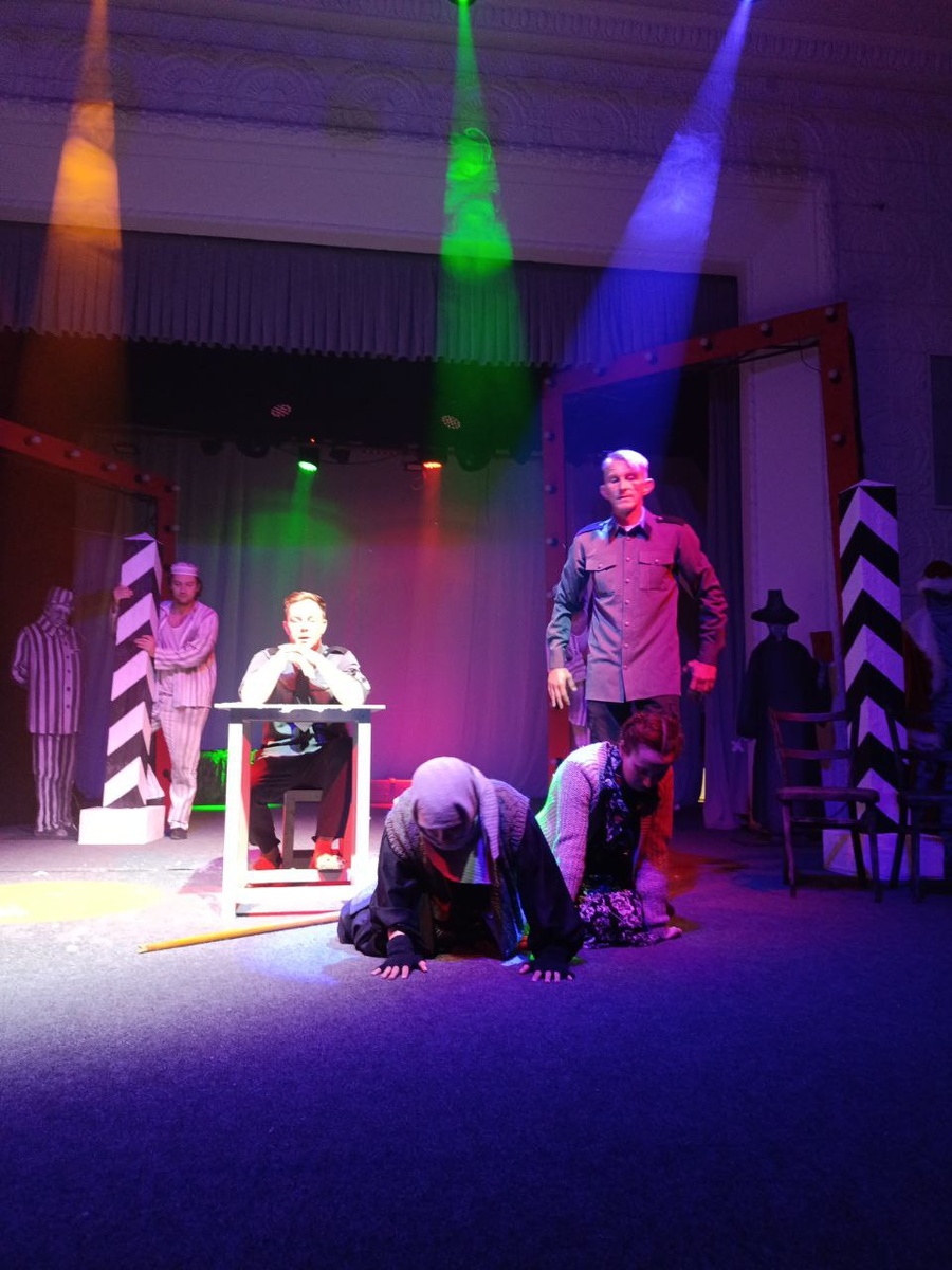 Фото из архива театрального проекта "ПРЕДУПРЕЖДЕНИЕ"