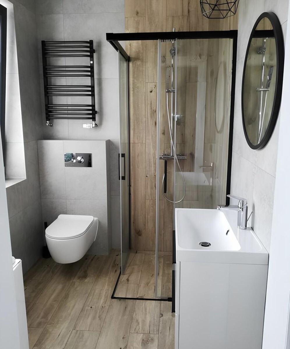 Линейное расположение с душевой кабиной