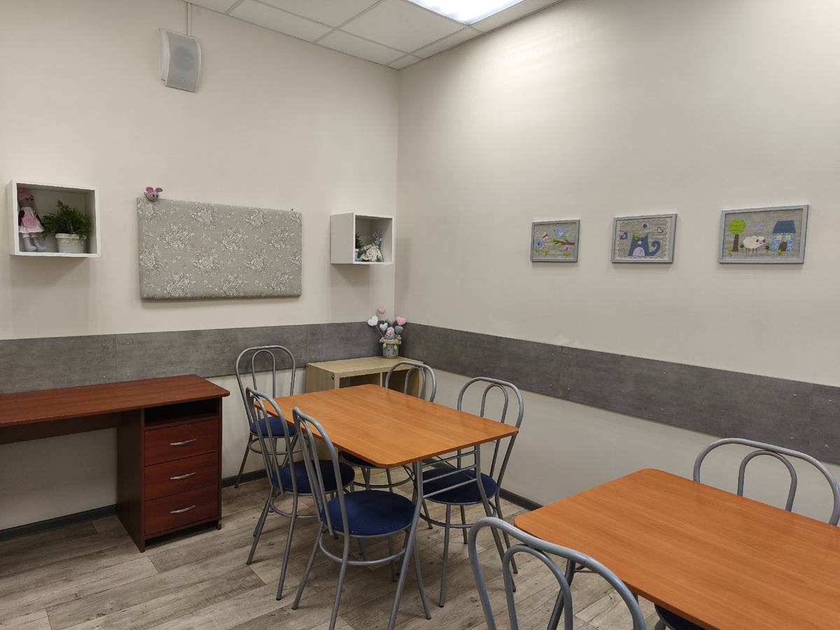 Сшила картины, сделала доску, кашпо для цветов. 