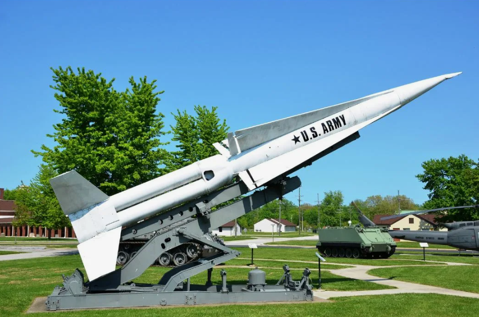 Антикварный Nike Hercules 