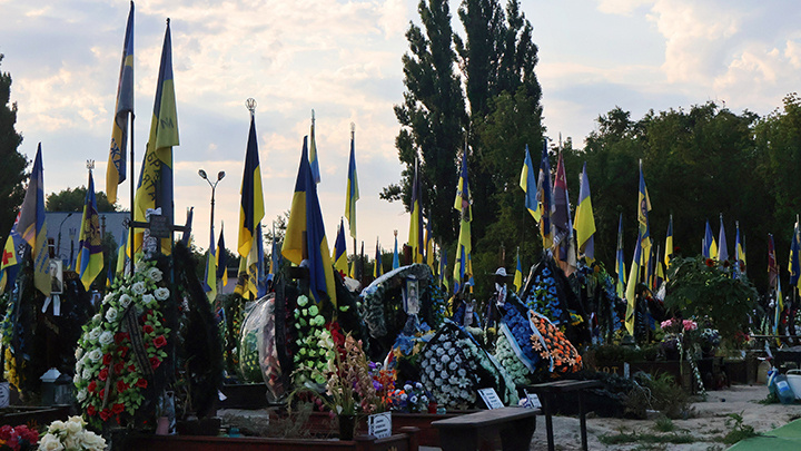    Зеленский и его кураторы уже кинули в топку войны десятки тысяч украинских хлопцев. Фото: Aleksandr Gusev/Keystone Press Agency/Global Look Press