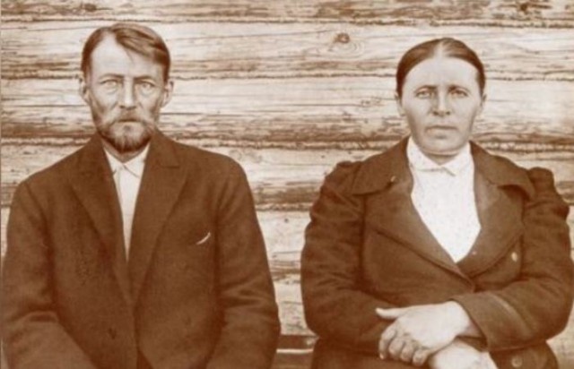 Родители поэта Есенина. Ист Яндекс картинки