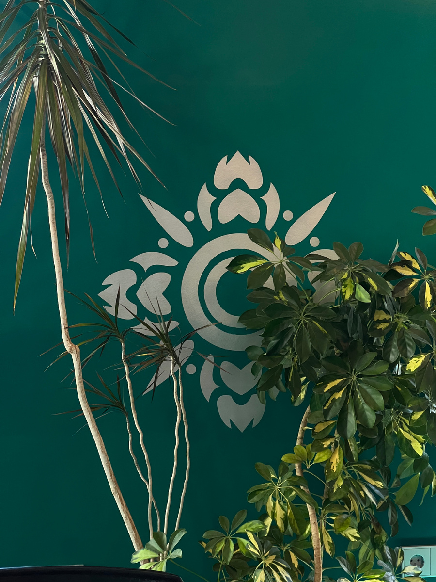 Как они такой цвет стен вкусный подобрали? Удивляюсь каждый раз дизайнерам!