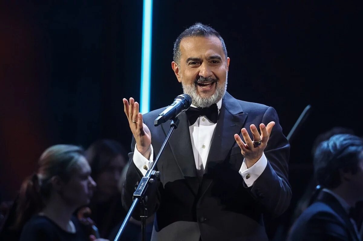    Эльчин Азизов.