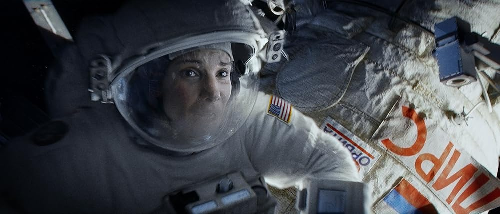 Кадр из фильма «Gravity». Режиссер: Альфонсо Куарон. Производство: Esperanto Filmoj, Heyday Films, Warner Bros. Pictures. Прокат: Каро-Премьер