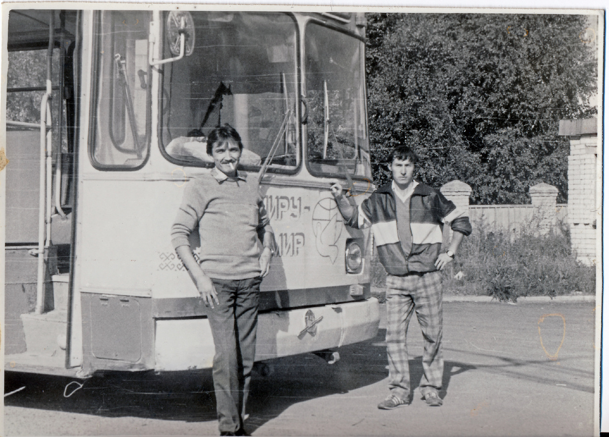 Троллейбус пассажирский модели ЗиУ-682В №22926 1984 г.в., гаражный номер - 183. Фото Савинова А.П., 17.09.1989.