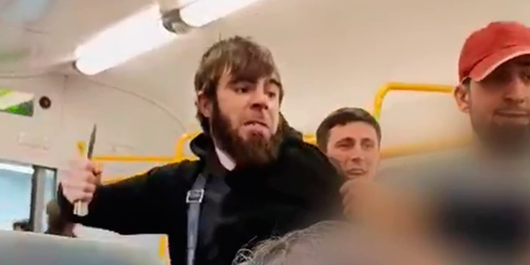 Агрессивные кавказцы напали на контролеров и пассажиров подмосковной электрички с ножом: теперь они просят прощения в полиции