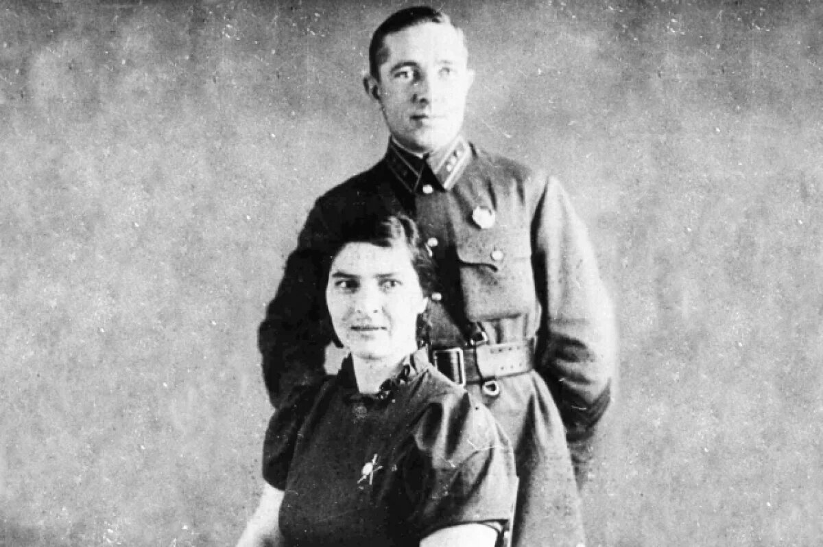    Герой Советского Союза Пётр Терешкин и его жена Евдокия Павловна, награжденая Орденом Красной звезды за участие в битве у озера Хасан.