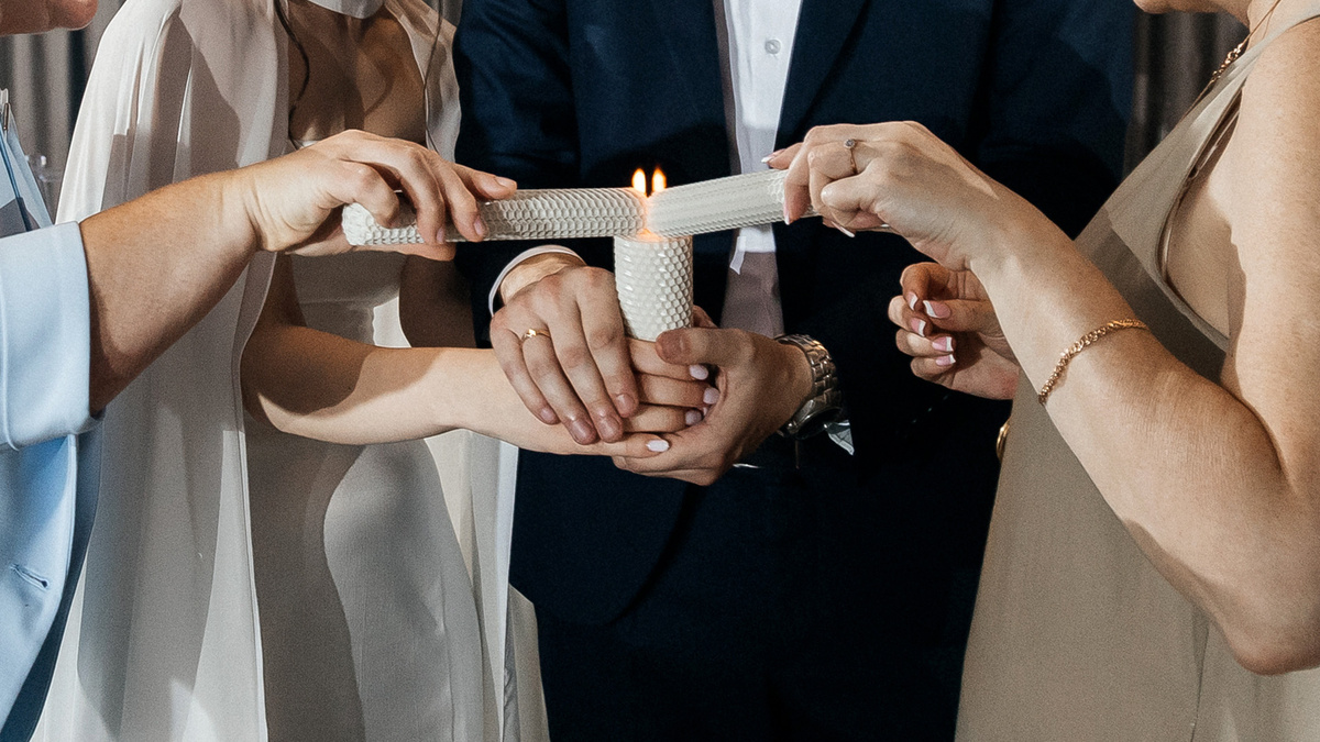 Зажжение семейного очага на свадьбе.