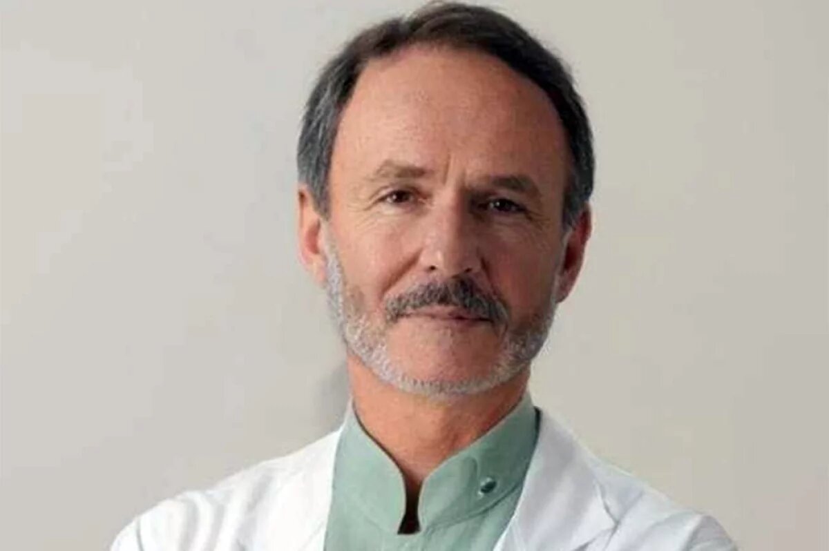    Врач-кардиолог, реаниматолог Анд­рей Карпов.