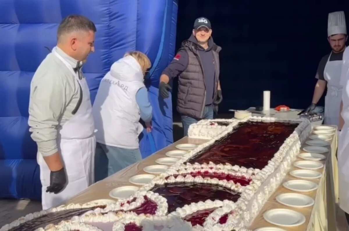    430-килограммовый торт испекли для горожан на 430-летие Салехарда