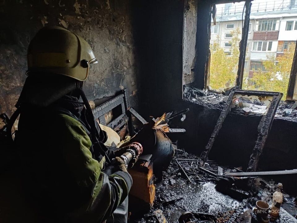    Пожар на Малахова. Источник: t.me/mchs_altkray