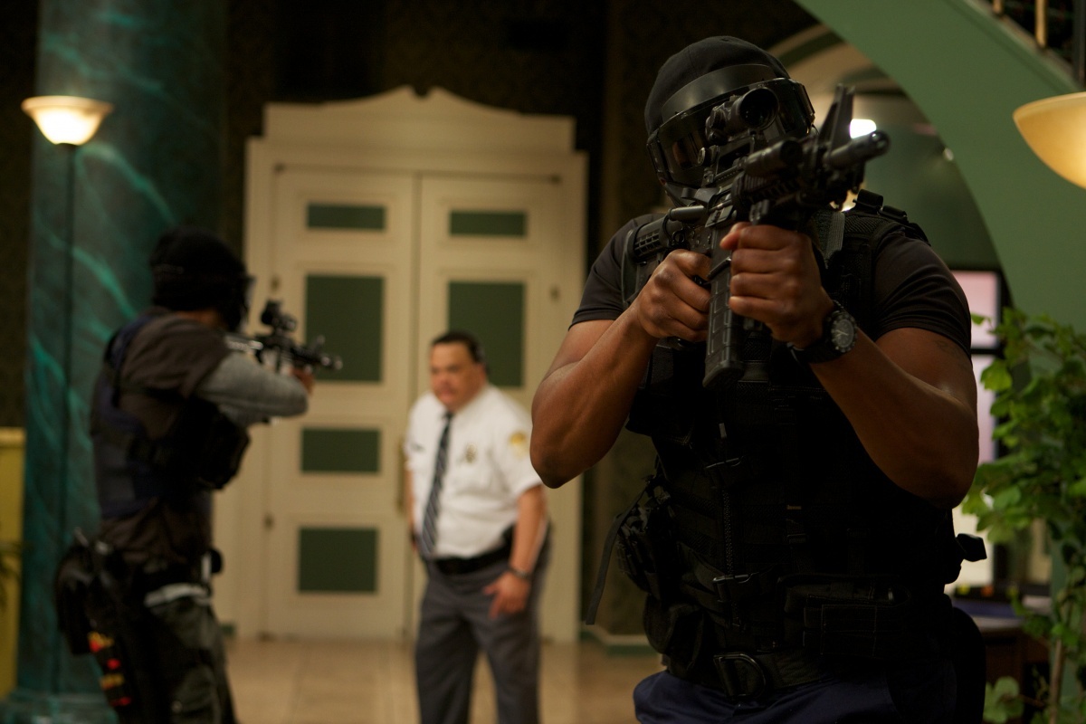 Кадр из фильма «Липучка» (2011)