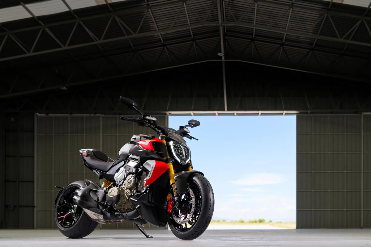 Ducati Diavel V4 RS 2026 модельного года