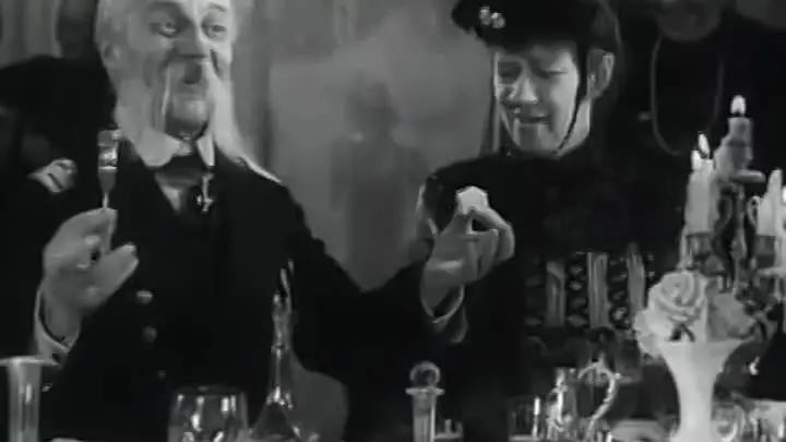 Кадр из фильма "Свадьба" (1944). Николай Коновалов и Фаина Раневская