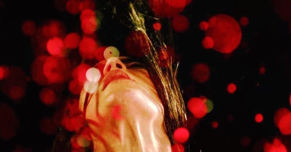 Кадр из фильма «Странный цвет слёз твоего тела» (2013)