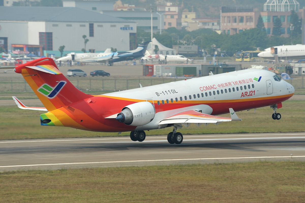 COMAC C909 на взлёте (тогда еще под названием ARJ21)