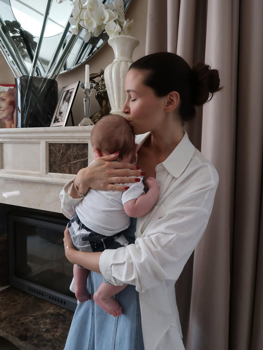    Анна Заворотнюк с сыном. Фото: Инстаграм (запрещён в РФ) @anna_zavorotnyuk