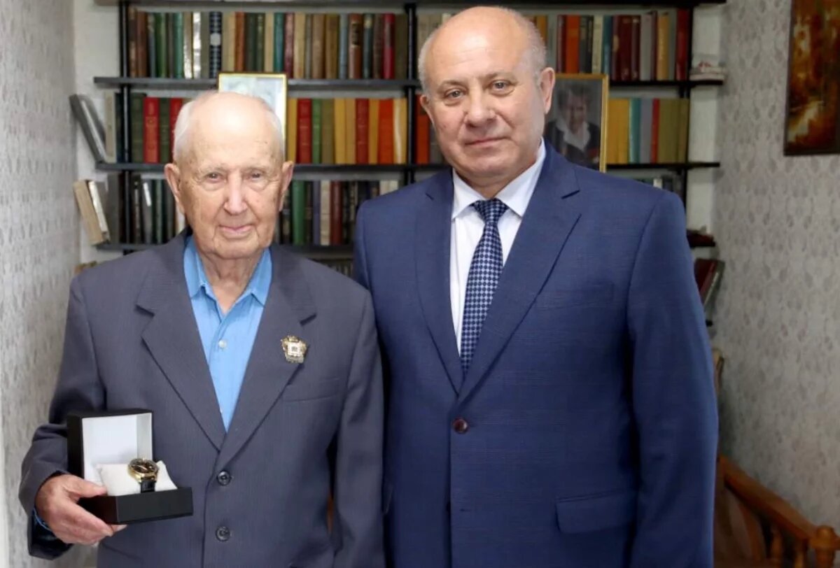    Ветеран ВОВ из Хабаровска Анатолий Красноногов отпраздновал 99-летие