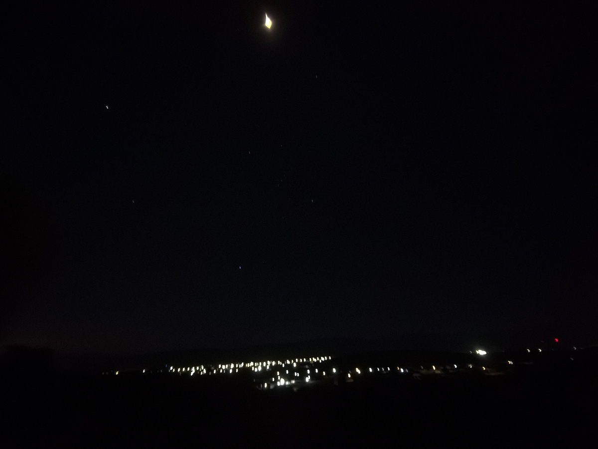 Ночь коротка, спят облака