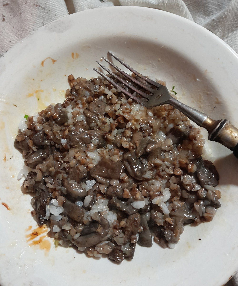 Еще у меня был уже свареный рис. 