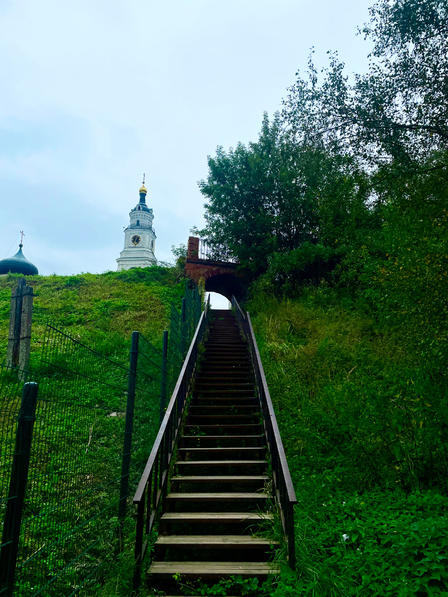 Лестница к стенам Кремля. Фото автора.