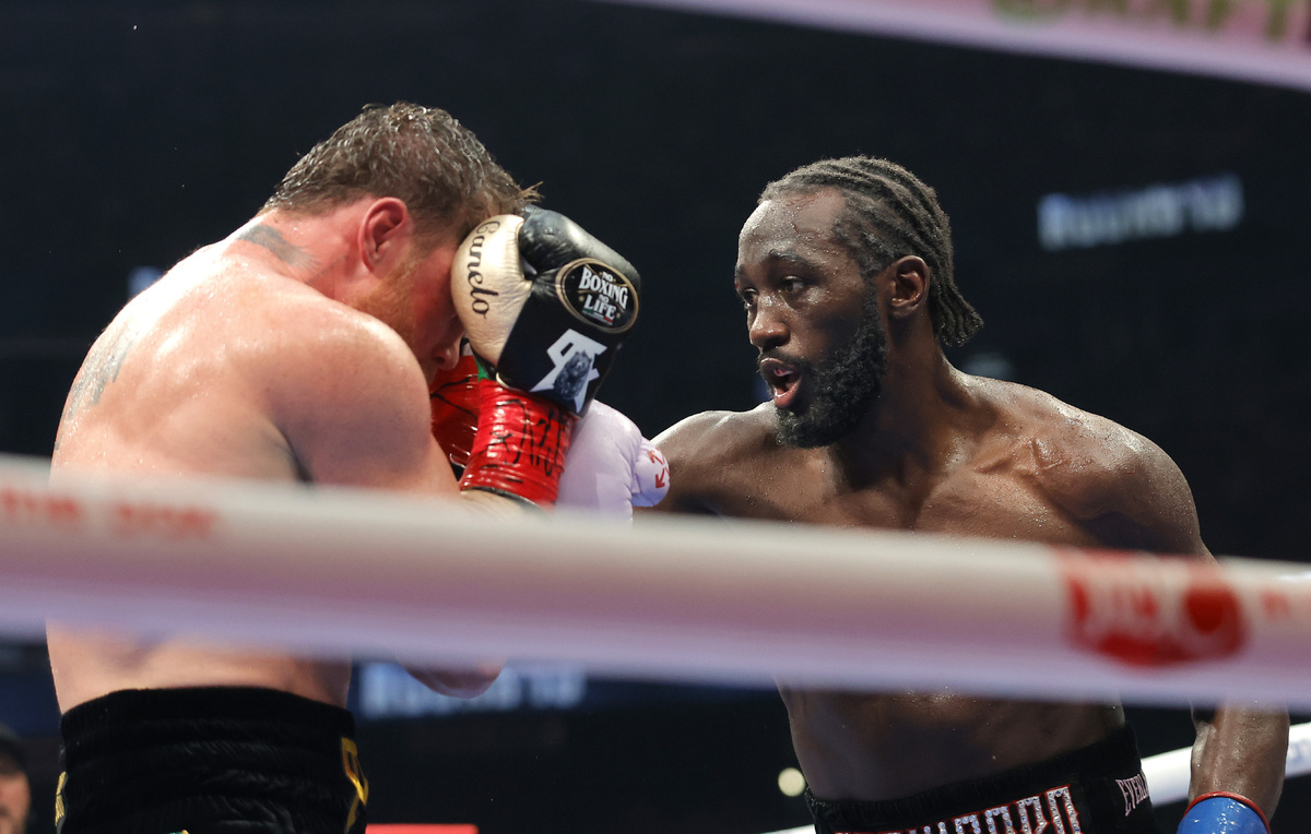    Сауль Альварес и Теренс Кроуфорд  Steve Marcus/Getty Images