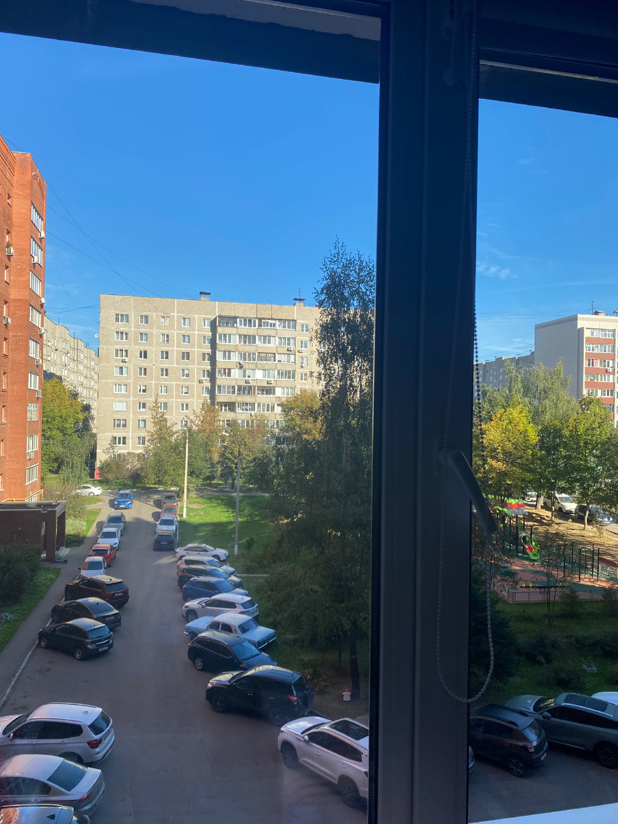 Вот такой вид из кухни у меня теперь 