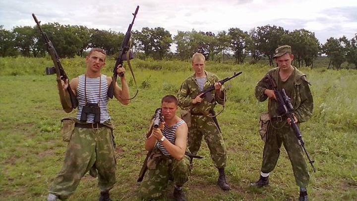    Чечня. Сергей слева. Фото предоставлено Сергеем Шестерниным