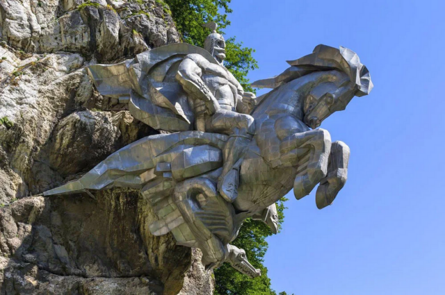 Фото:  Монумент Ныхас Уастырджи («Святой Георгий Победоносец»)