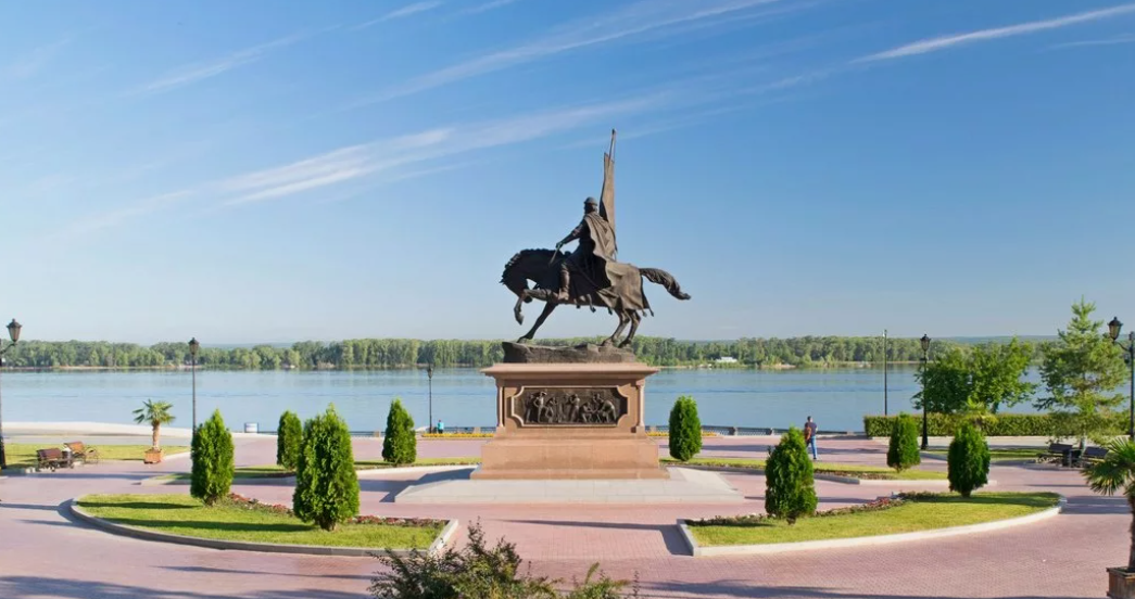 памятник основателю Самары Григорию Засекину на Полевом спуске.