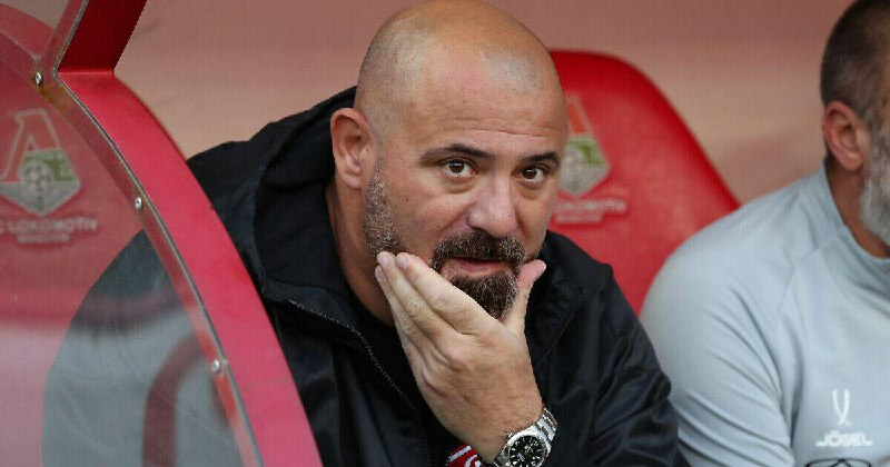 Деян Станкович опять удален. Только Мурад Мусаев получает карточки чаще Деяна. 