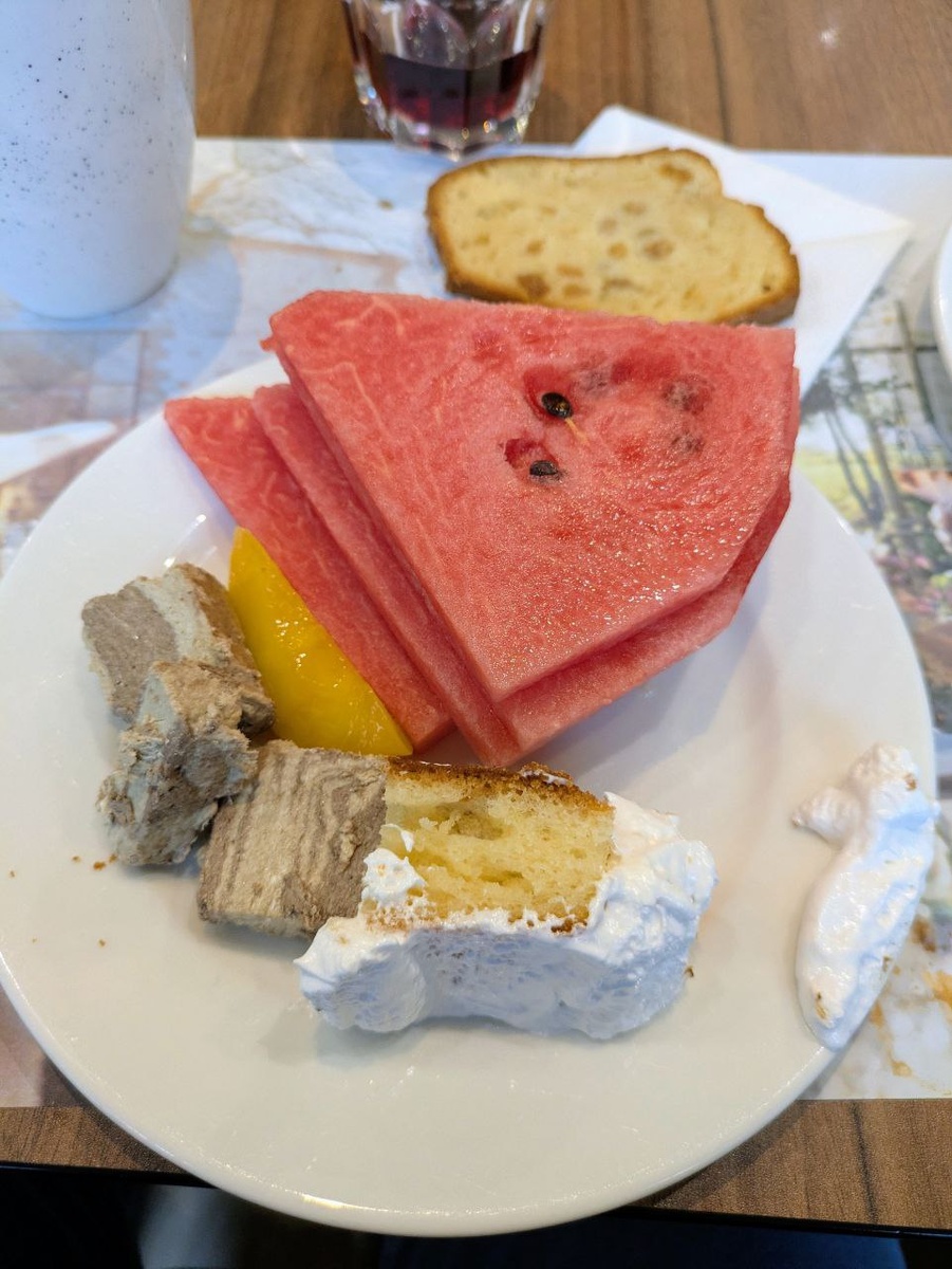 Арбуз, пп-торт, консевированный персик, халва, кекс