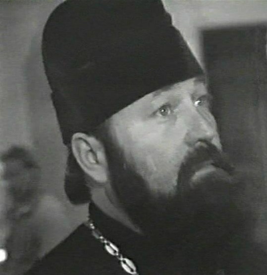    Протоиерей Владимир Сазонов в начале восстановления Свято-Вознесенского храма.