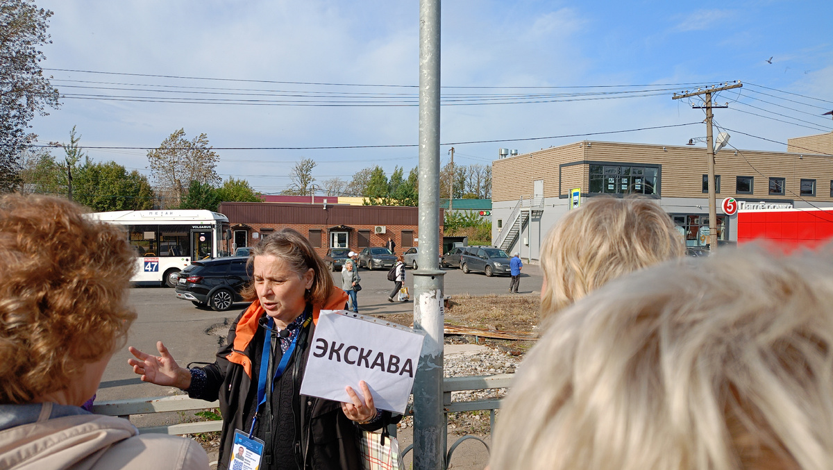 Встреча на станции Сиверская. В этот раз народа было больше, чем прошлый в Лампово. Я насчитала больше 20 человек
