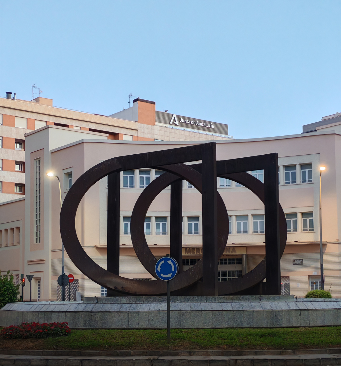 Сооружение на круговой развязке