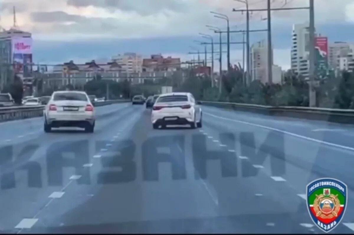    Сотрудники Госавтоинспекции в Казани составили на лихачей протоколы об административных правонарушениях.